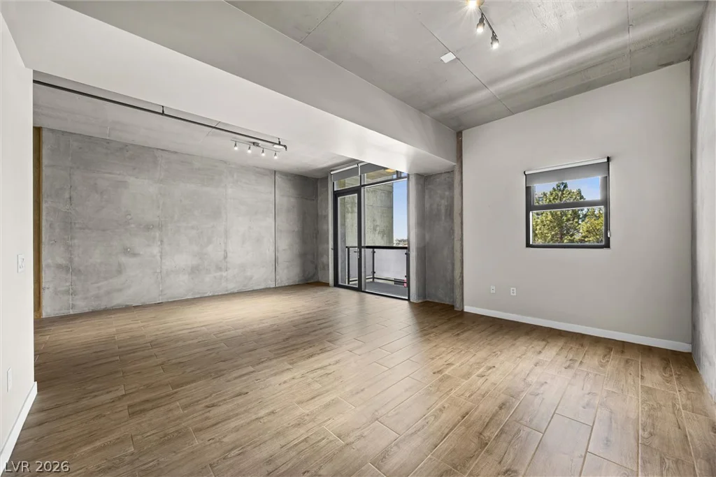 353 Bonneville, Las Vegas, NV 89101