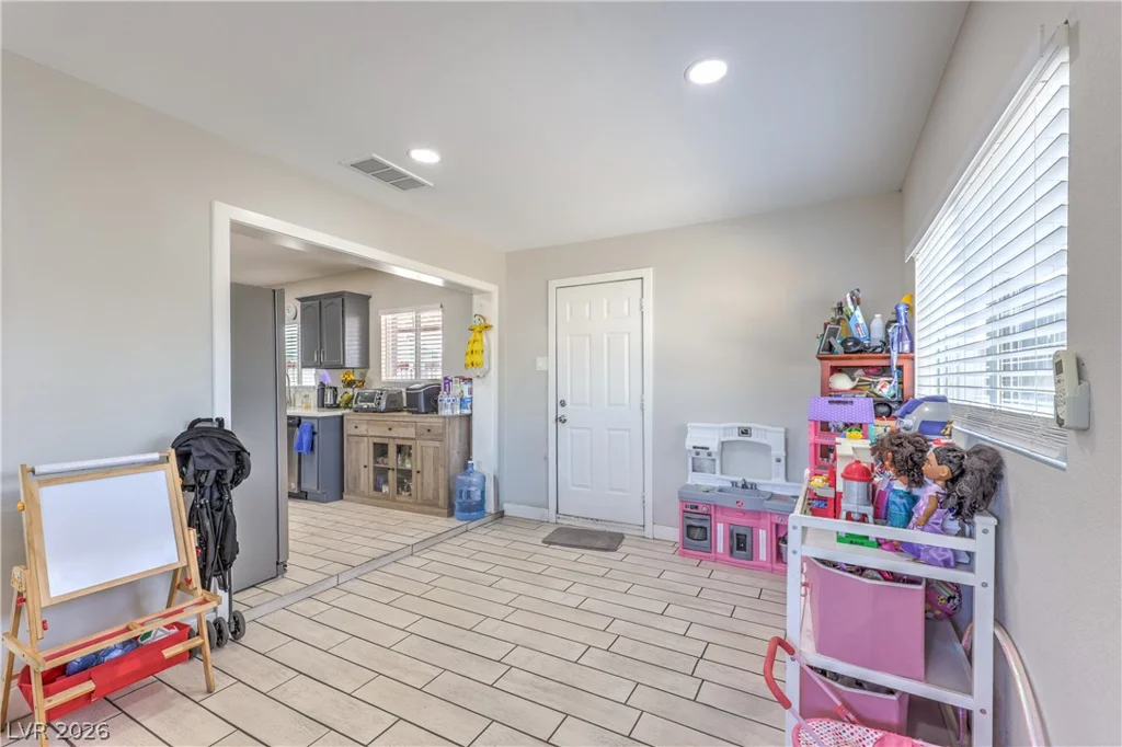 4401 Dover, Las Vegas, NV 89107