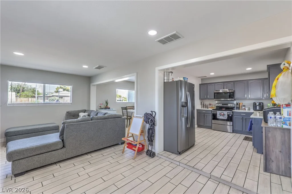 4401 Dover, Las Vegas, NV 89107