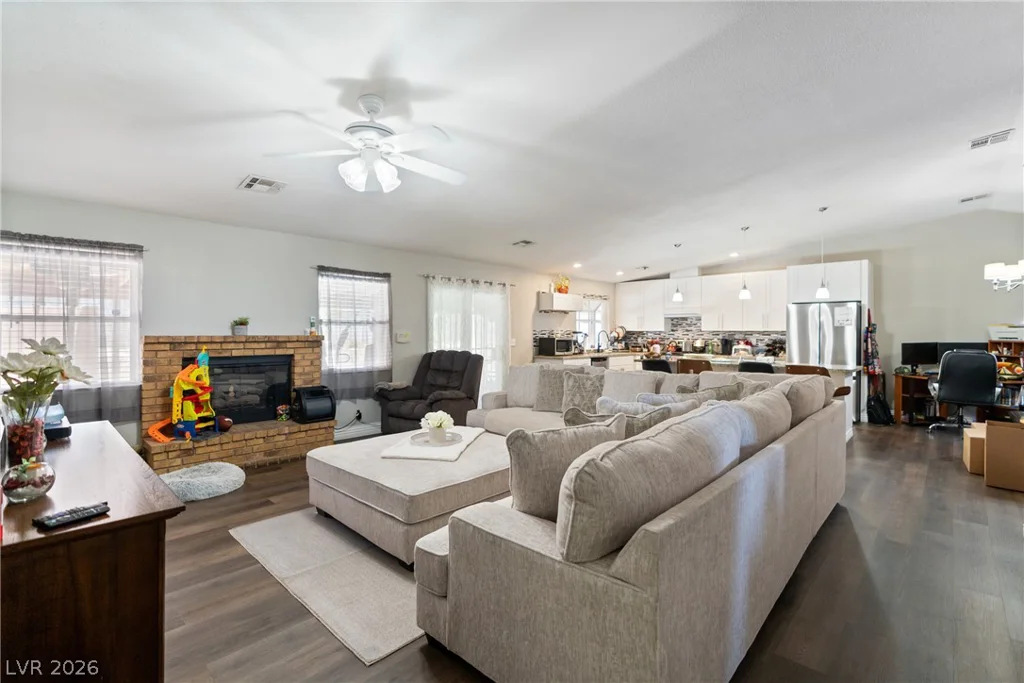 1800 Torrey Pines, Las Vegas, NV 89108