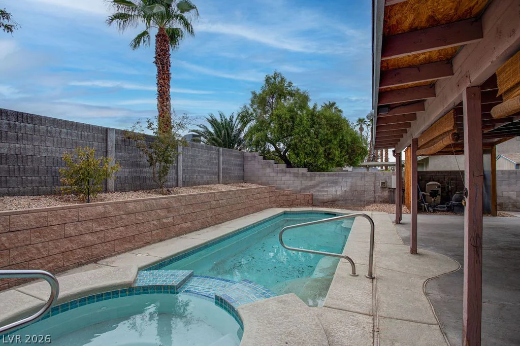 1800 Torrey Pines, Las Vegas, NV 89108