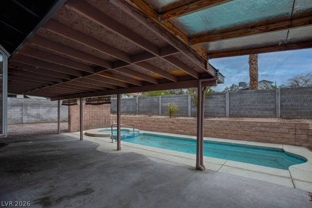 1800 Torrey Pines, Las Vegas, NV 89108