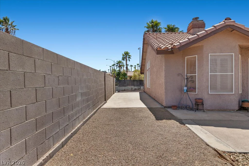 840 Holly Lake, Henderson, NV 89002