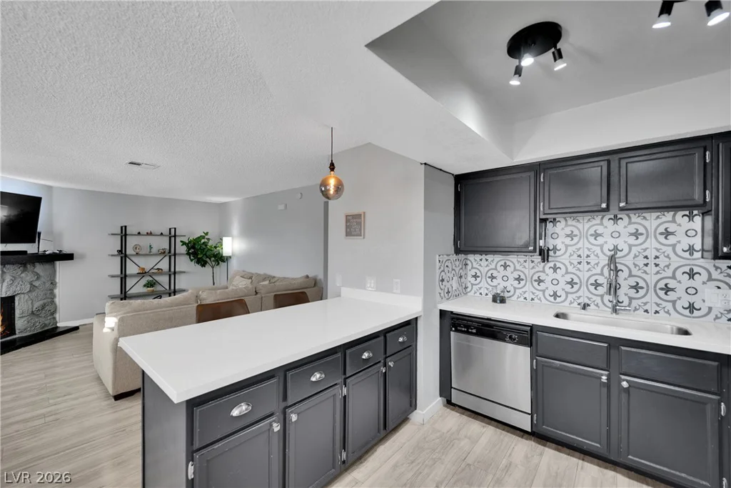 7937 Diamond Rock, Las Vegas, NV 89128