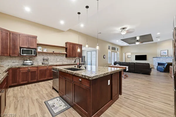 7275 Hinson, Las Vegas, NV 89118