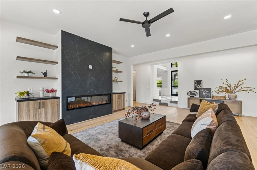 1900 Glenview, Las Vegas, NV 89134