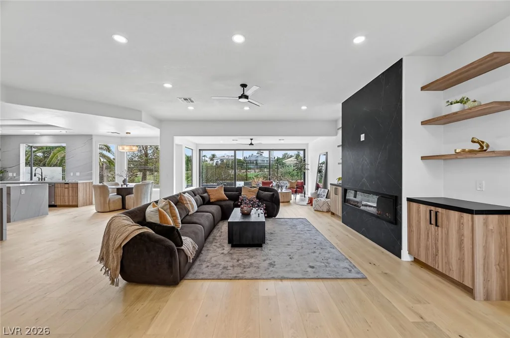 1900 Glenview, Las Vegas, NV 89134