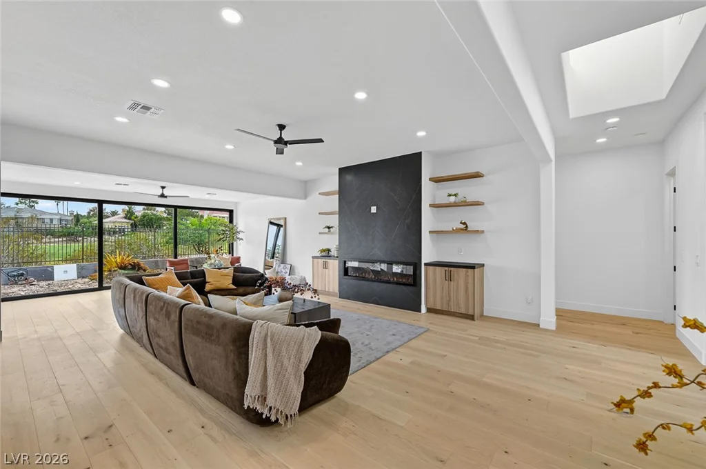 1900 Glenview, Las Vegas, NV 89134