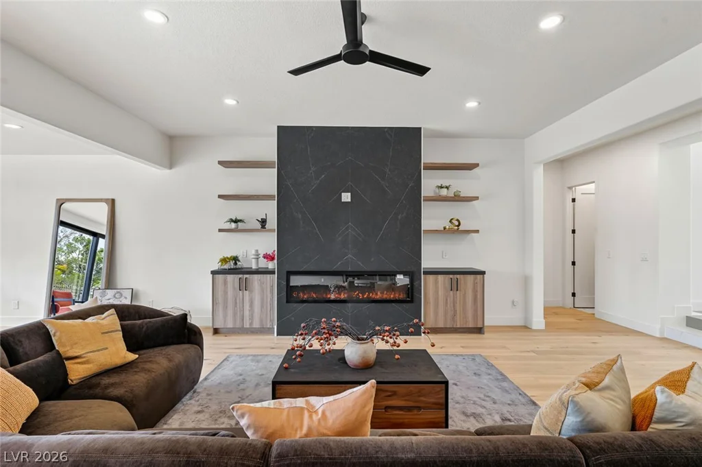 1900 Glenview, Las Vegas, NV 89134