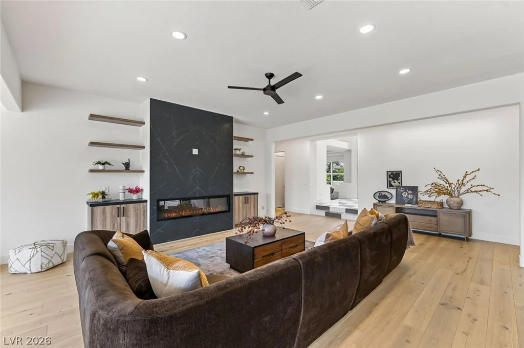 1900 Glenview, Las Vegas, NV 89134