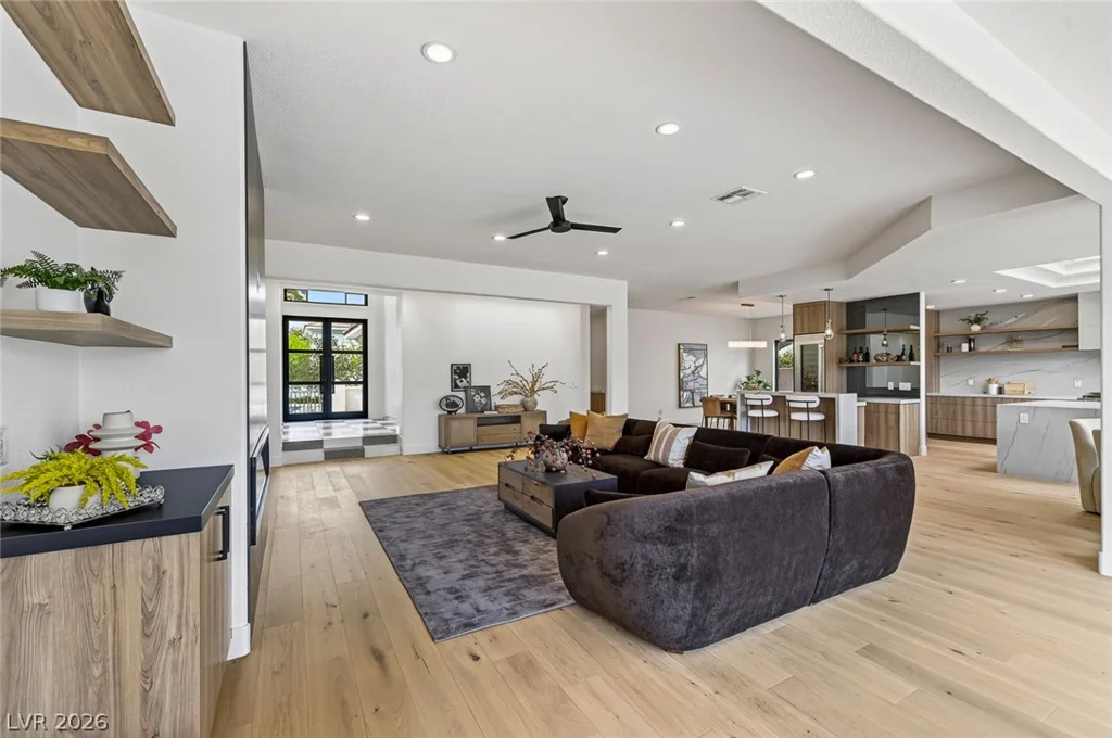 1900 Glenview, Las Vegas, NV 89134