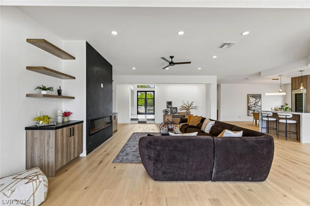 1900 Glenview, Las Vegas, NV 89134