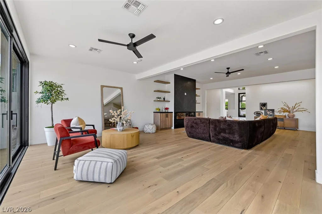 1900 Glenview, Las Vegas, NV 89134