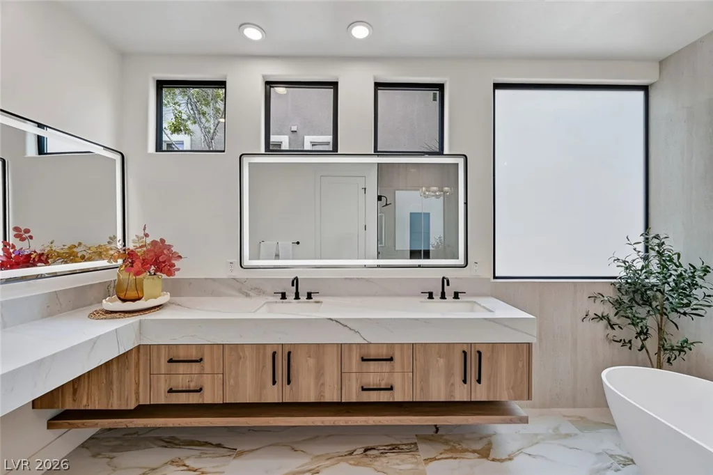 1900 Glenview, Las Vegas, NV 89134