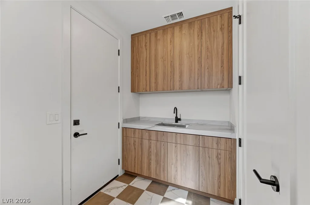 1900 Glenview, Las Vegas, NV 89134