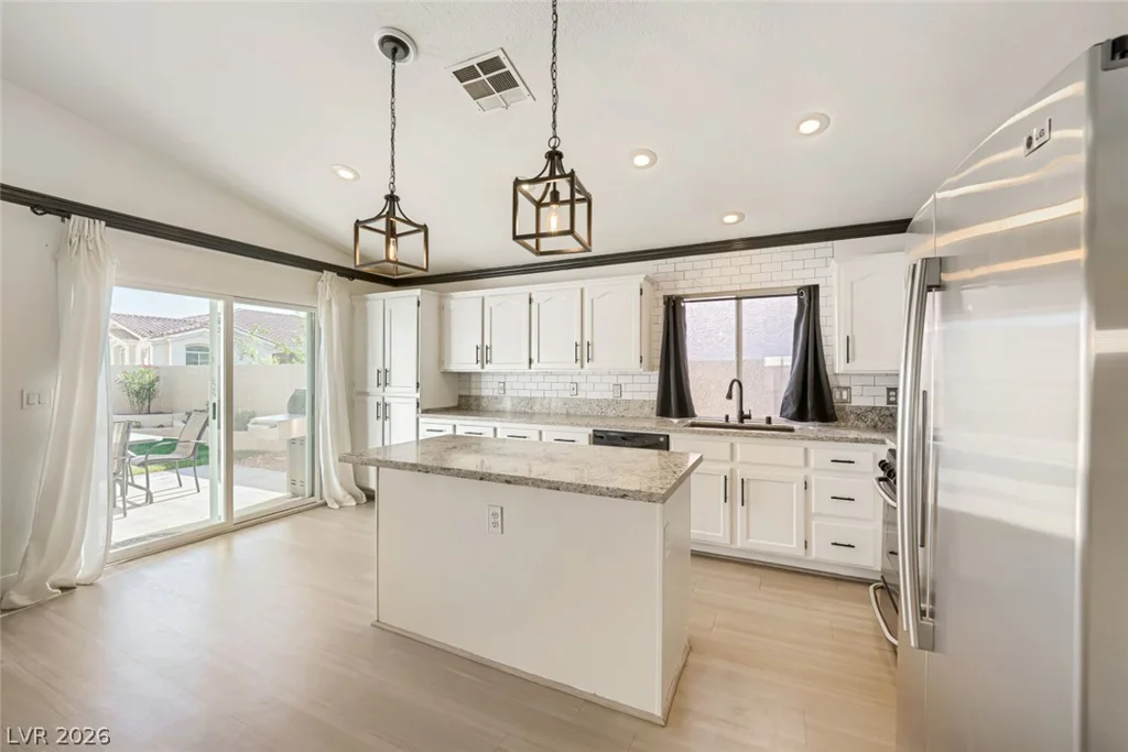 10236 Desert Wind, Las Vegas, NV 89144