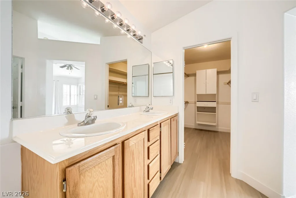 10236 Desert Wind, Las Vegas, NV 89144