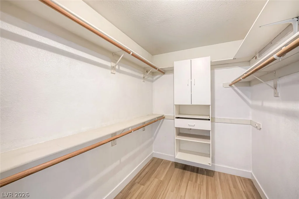 10236 Desert Wind, Las Vegas, NV 89144