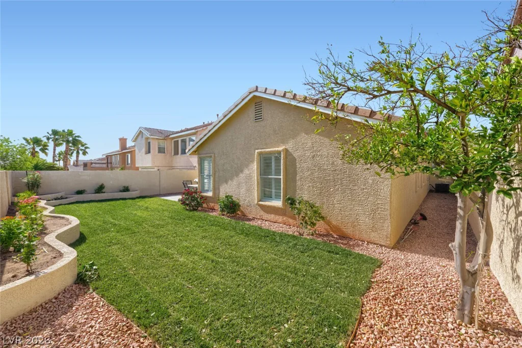 10236 Desert Wind, Las Vegas, NV 89144