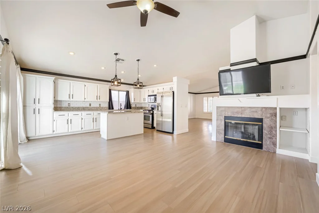 10236 Desert Wind, Las Vegas, NV 89144