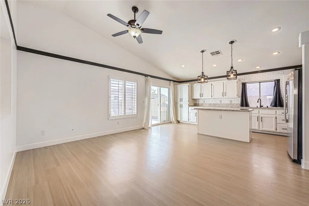 10236 Desert Wind, Las Vegas, NV 89144