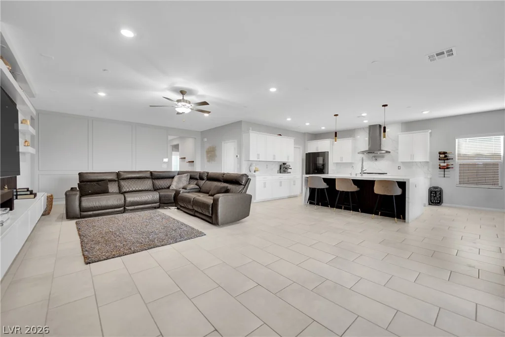 10160 Sequoia Falls, Las Vegas, NV 89149