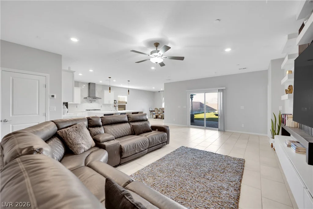 10160 Sequoia Falls, Las Vegas, NV 89149