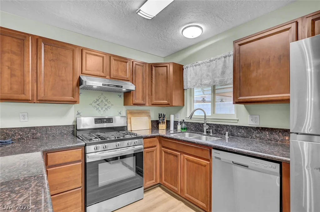 329 Santa Fe, Las Vegas, NV 89145