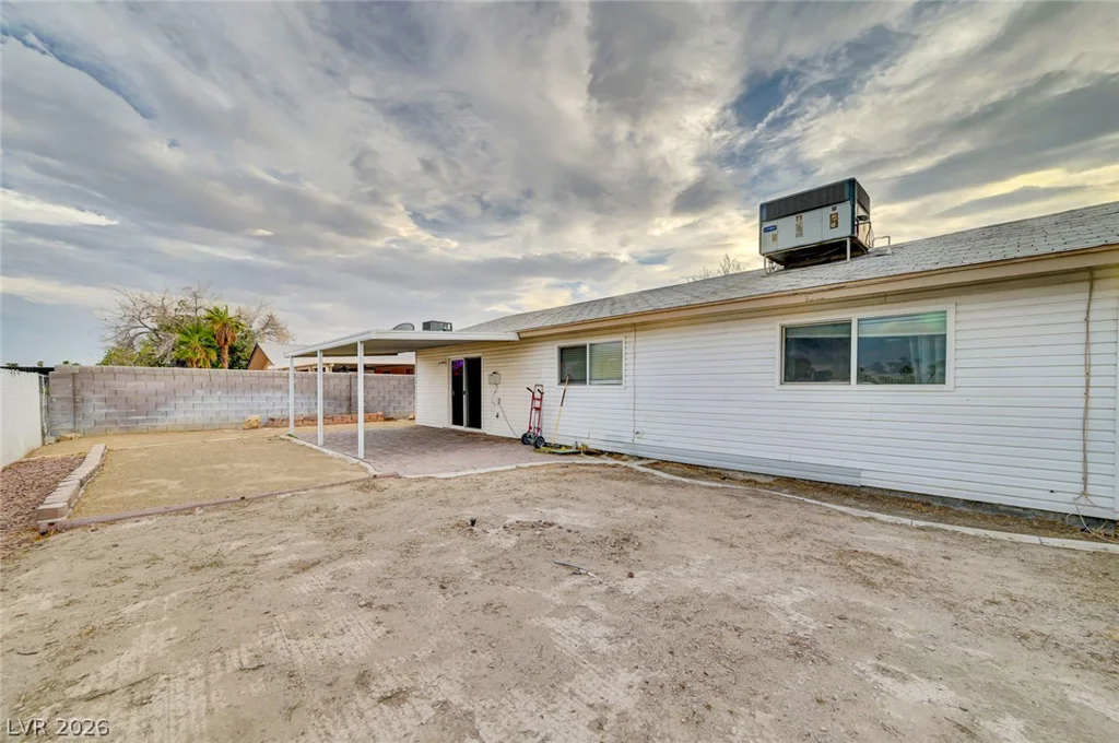 329 Santa Fe, Las Vegas, NV 89145