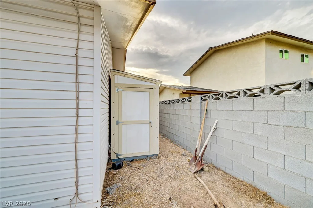 329 Santa Fe, Las Vegas, NV 89145