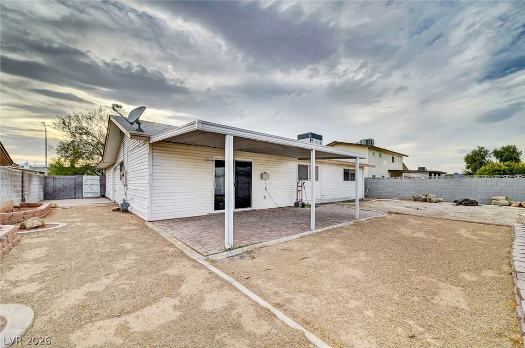 329 Santa Fe, Las Vegas, NV 89145