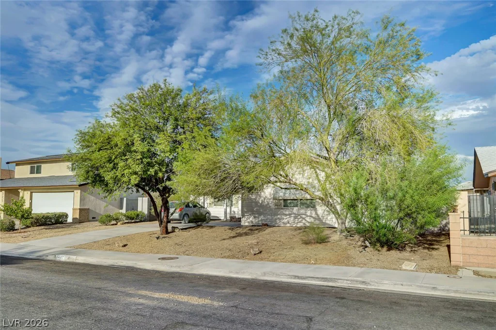 329 Santa Fe, Las Vegas, NV 89145