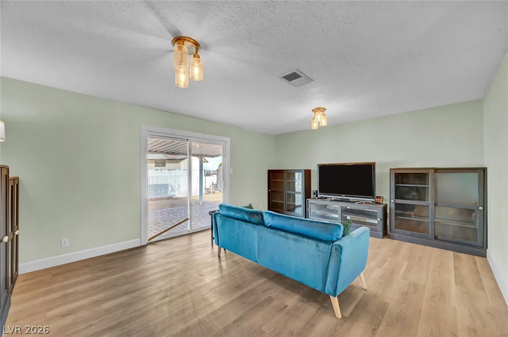 329 Santa Fe, Las Vegas, NV 89145