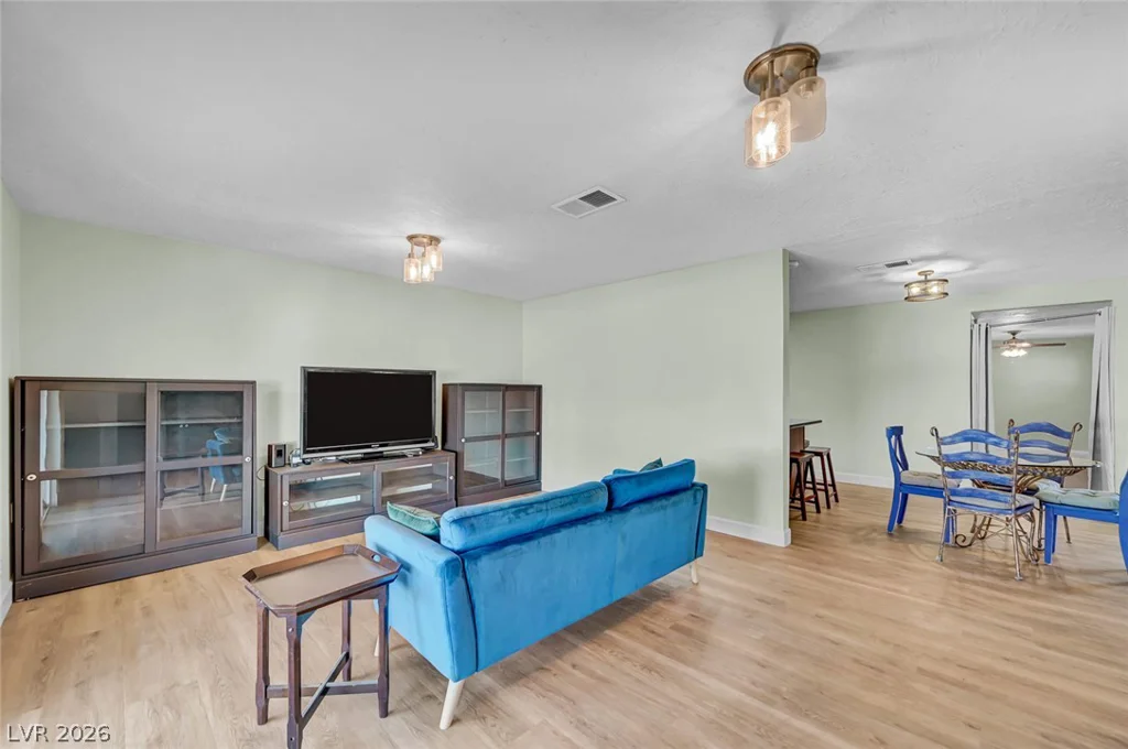 329 Santa Fe, Las Vegas, NV 89145
