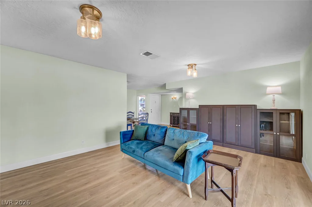 329 Santa Fe, Las Vegas, NV 89145