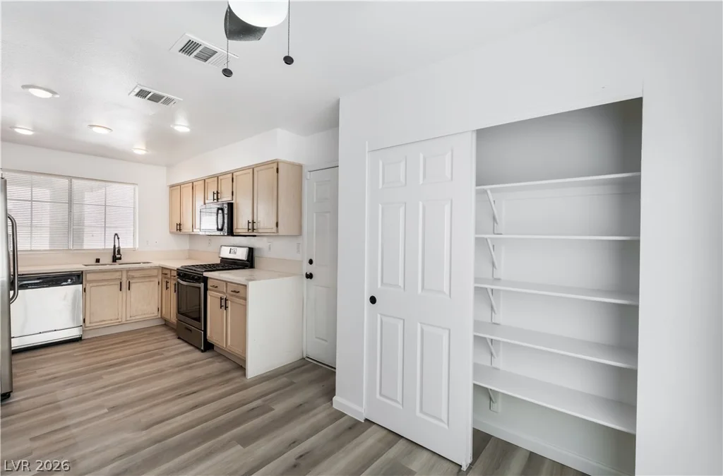 5348 Desert Blossom, Las Vegas, NV 89107