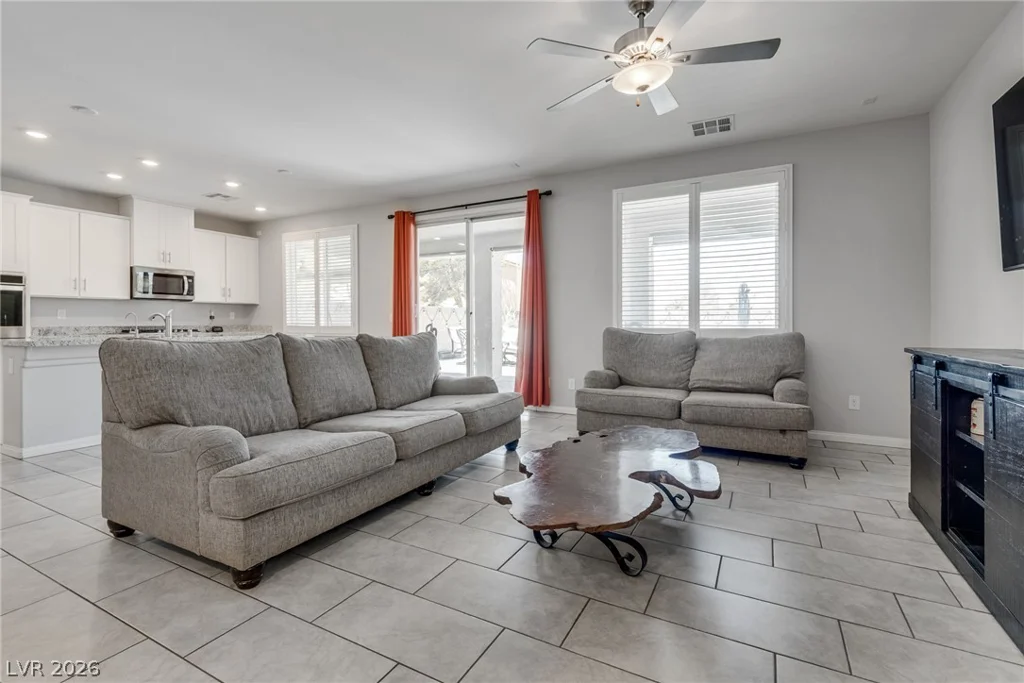 9273 Bluemist Falls, Las Vegas, NV 89123