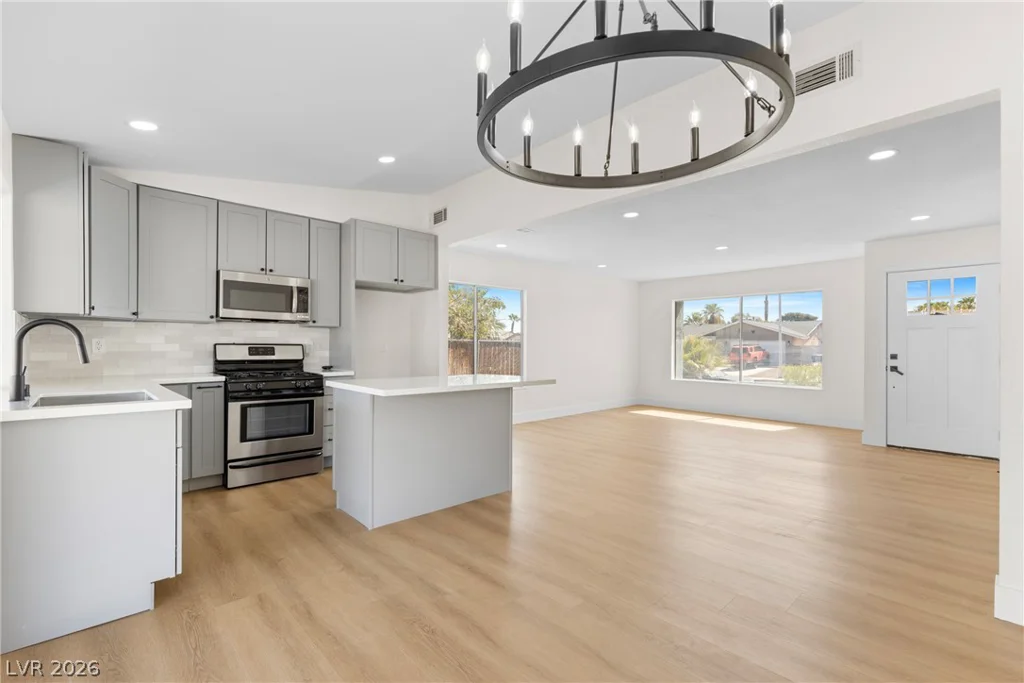5595 Chestnut, Las Vegas, NV 89119