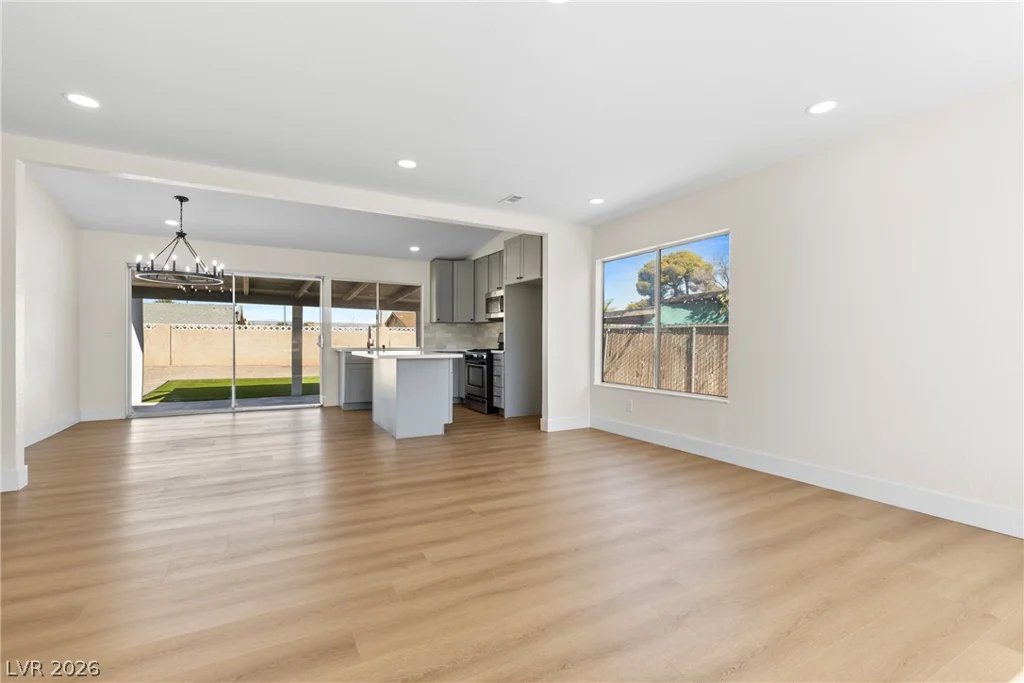 5595 Chestnut, Las Vegas, NV 89119