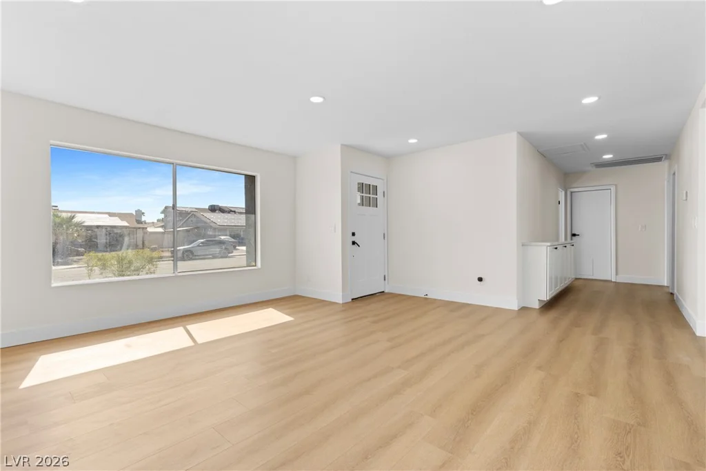 5595 Chestnut, Las Vegas, NV 89119