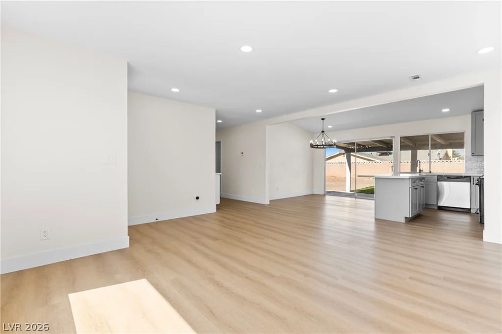 5595 Chestnut, Las Vegas, NV 89119