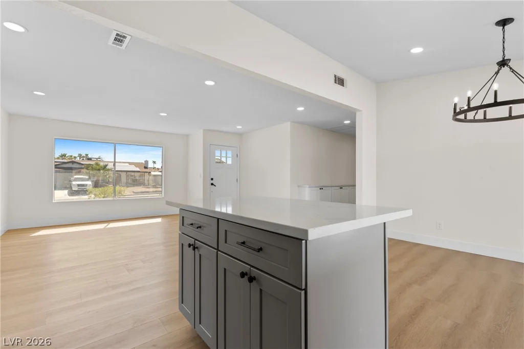 5595 Chestnut, Las Vegas, NV 89119