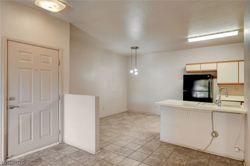 5751 Hacienda, Las Vegas, NV 89122