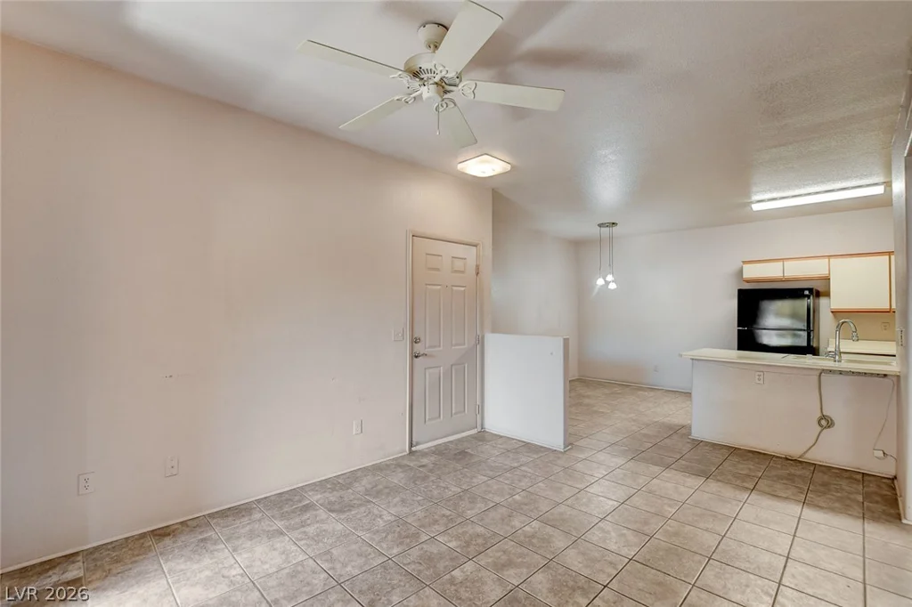 5751 Hacienda, Las Vegas, NV 89122