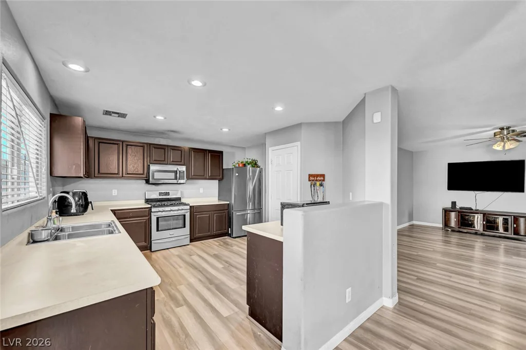 3966 Shimmering Plains, Las Vegas, NV 89129