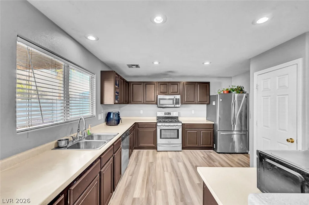 3966 Shimmering Plains, Las Vegas, NV 89129