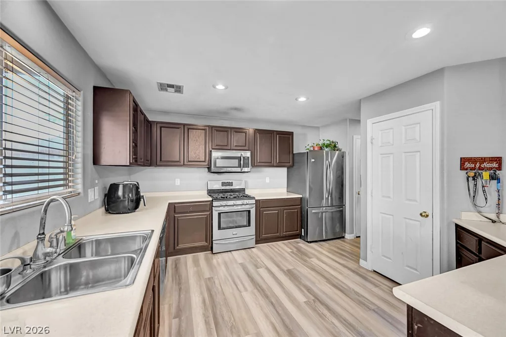 3966 Shimmering Plains, Las Vegas, NV 89129