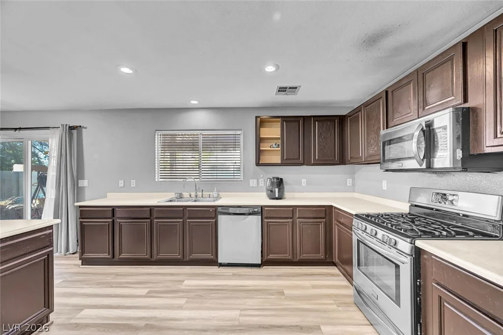 3966 Shimmering Plains, Las Vegas, NV 89129