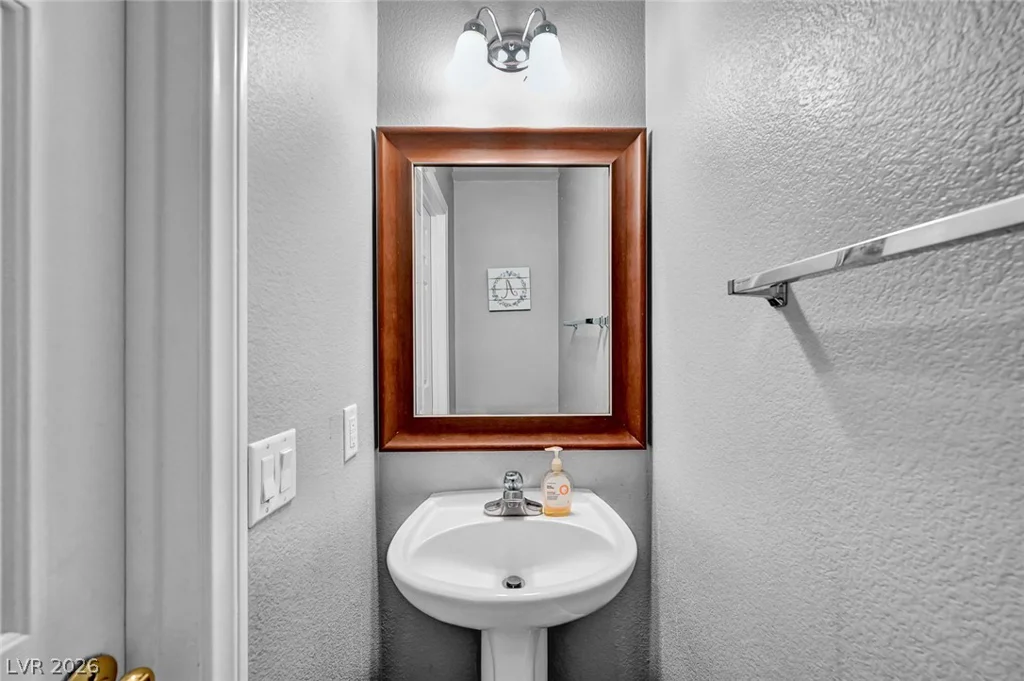 3966 Shimmering Plains, Las Vegas, NV 89129