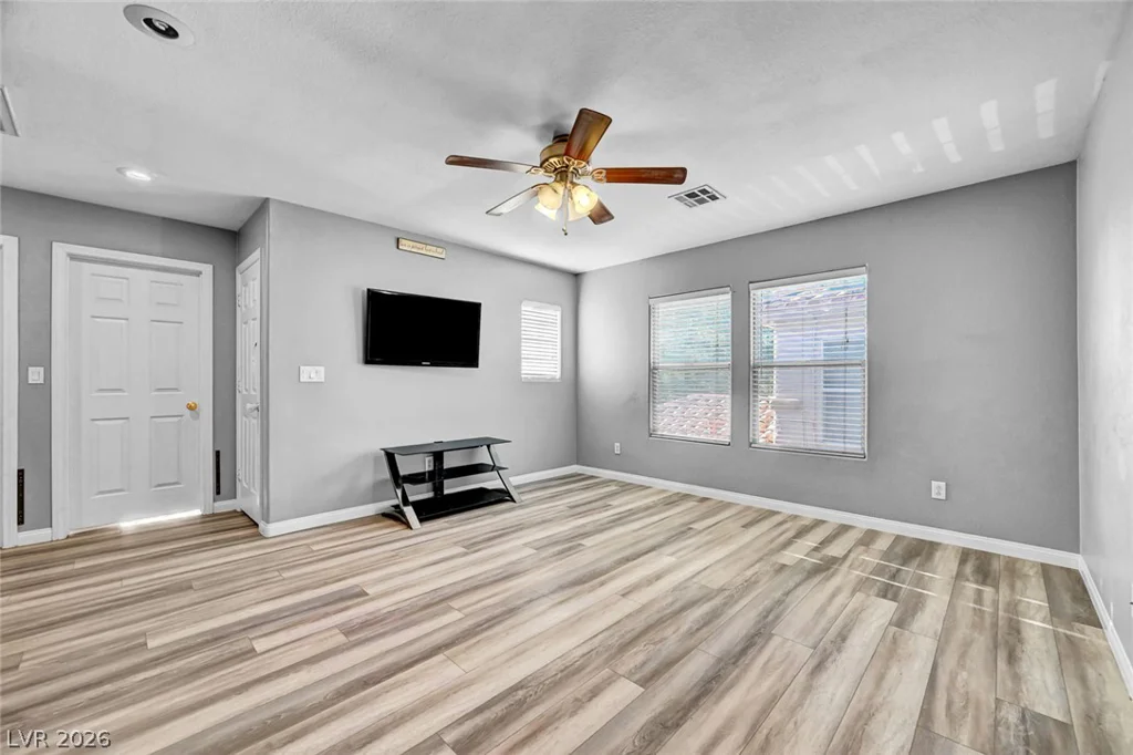 3966 Shimmering Plains, Las Vegas, NV 89129